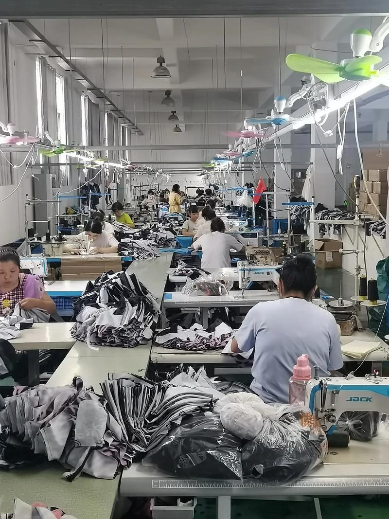 从车间到橱窗 带你走进服装厂与鞋帽零售的联动世界